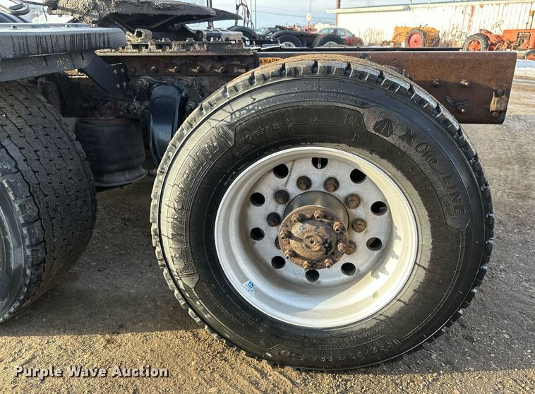 image for item DV0606 2015 Freightliner  Cascadia 125 semi truck