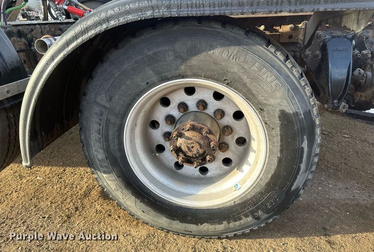 image for item DV0606 2015 Freightliner  Cascadia 125 semi truck