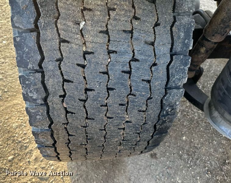 image for item DV0606 2015 Freightliner  Cascadia 125 semi truck