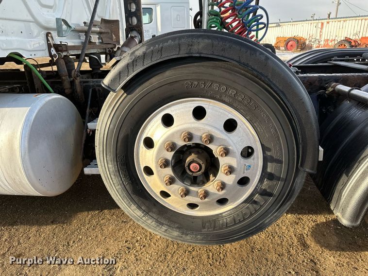 image for item DV0606 2015 Freightliner  Cascadia 125 semi truck