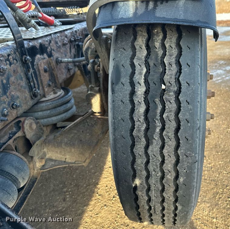 image for item DV0606 2015 Freightliner  Cascadia 125 semi truck