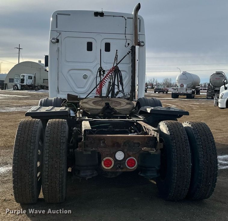 image for item DV0607 2015 Freightliner Cascadia 125 semi truck