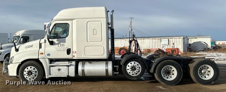 image for item DV0607 2015 Freightliner Cascadia 125 semi truck