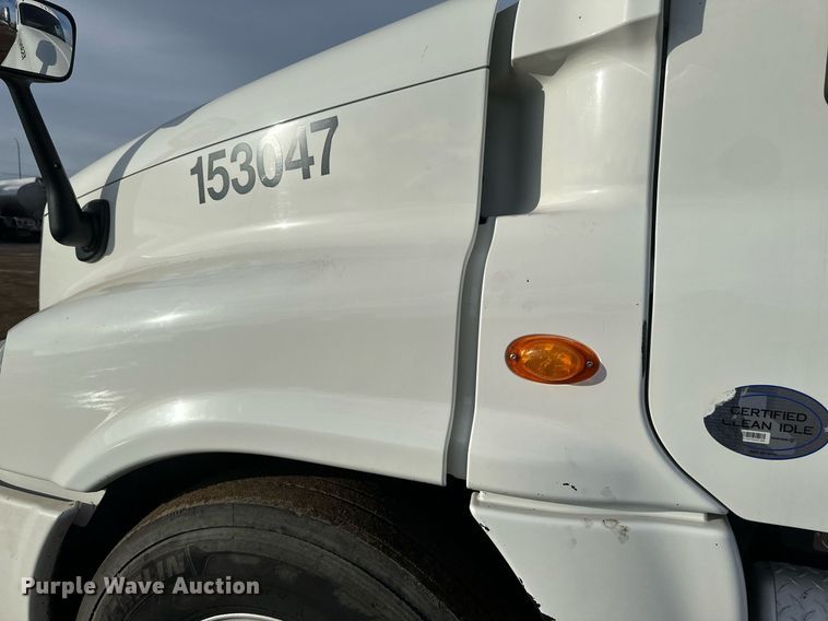 image for item DV0607 2015 Freightliner Cascadia 125 semi truck