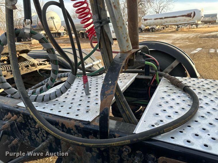 image for item DV0607 2015 Freightliner Cascadia 125 semi truck