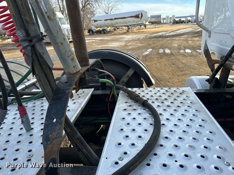 image for item DV0607 2015 Freightliner Cascadia 125 semi truck