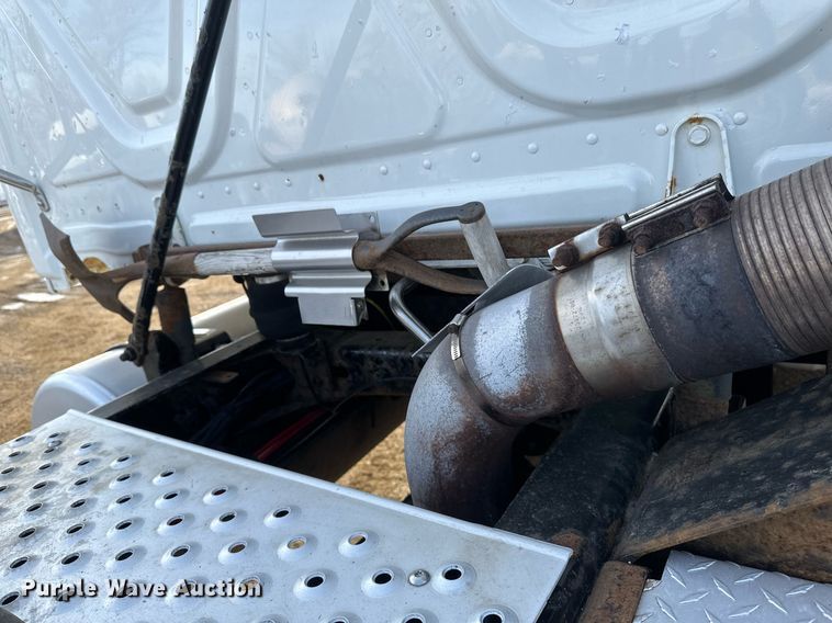 image for item DV0607 2015 Freightliner Cascadia 125 semi truck