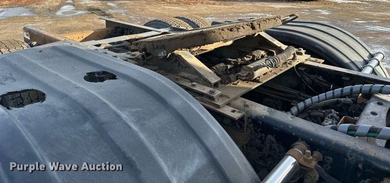 image for item DV0607 2015 Freightliner Cascadia 125 semi truck