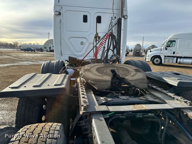 image for item DV0607 2015 Freightliner Cascadia 125 semi truck