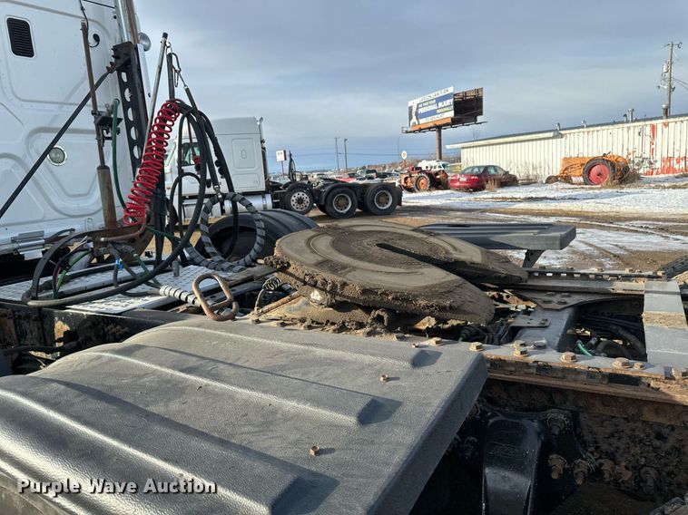 image for item DV0607 2015 Freightliner Cascadia 125 semi truck