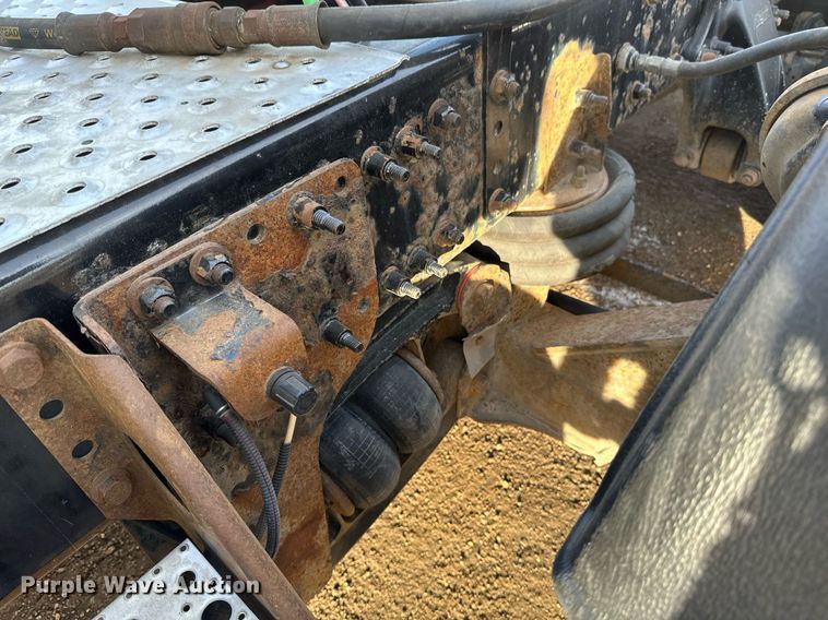 image for item DV0607 2015 Freightliner Cascadia 125 semi truck