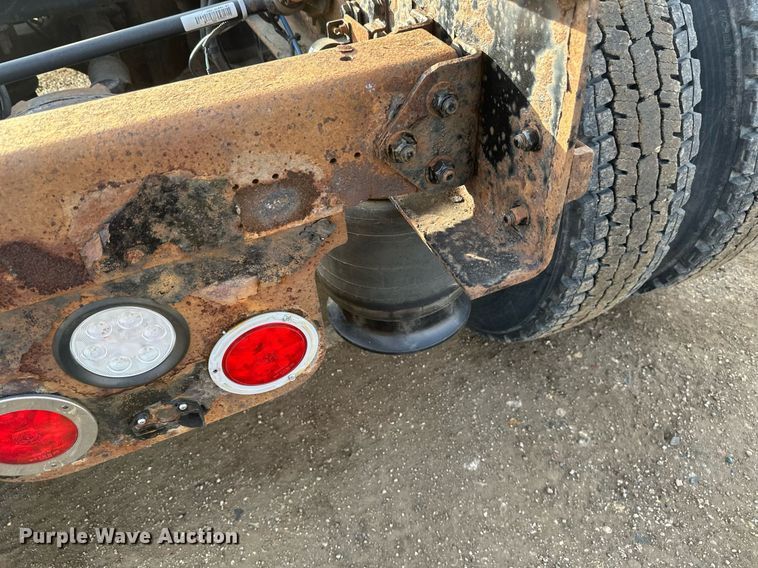 image for item DV0607 2015 Freightliner Cascadia 125 semi truck