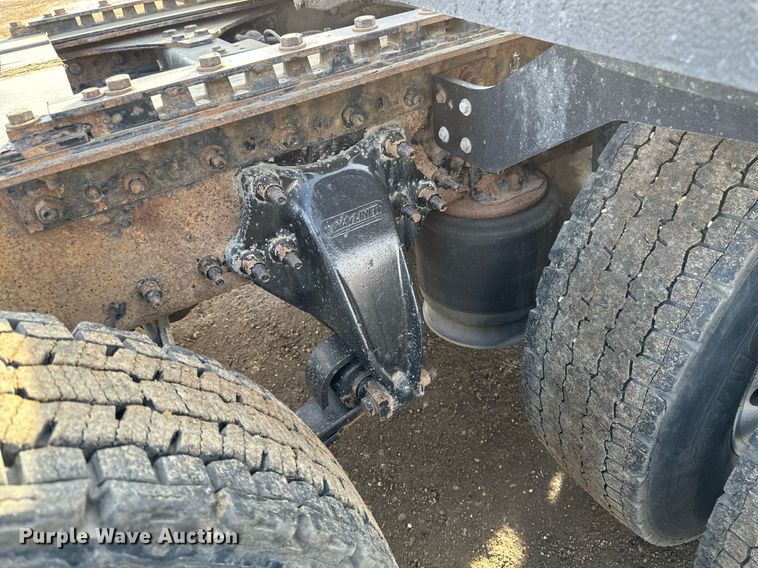 image for item DV0607 2015 Freightliner Cascadia 125 semi truck