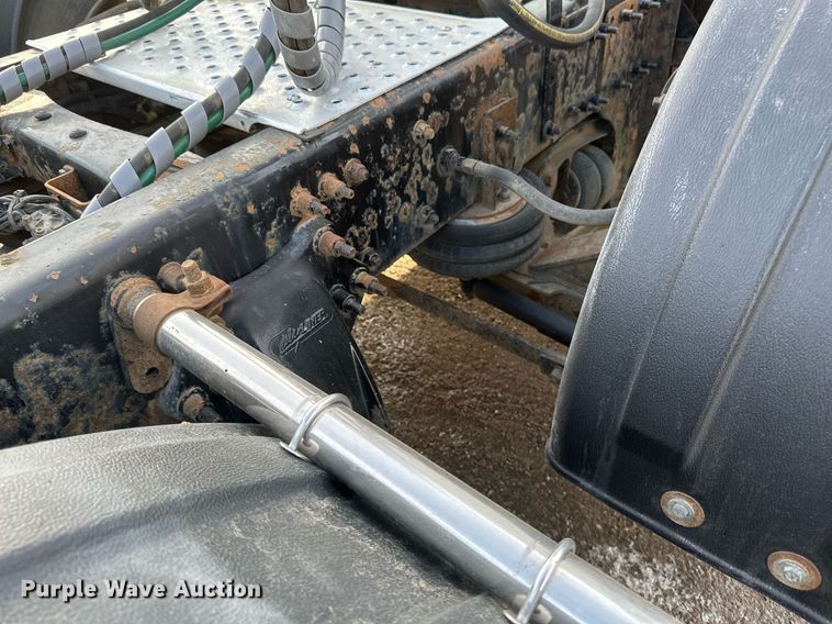 image for item DV0607 2015 Freightliner Cascadia 125 semi truck