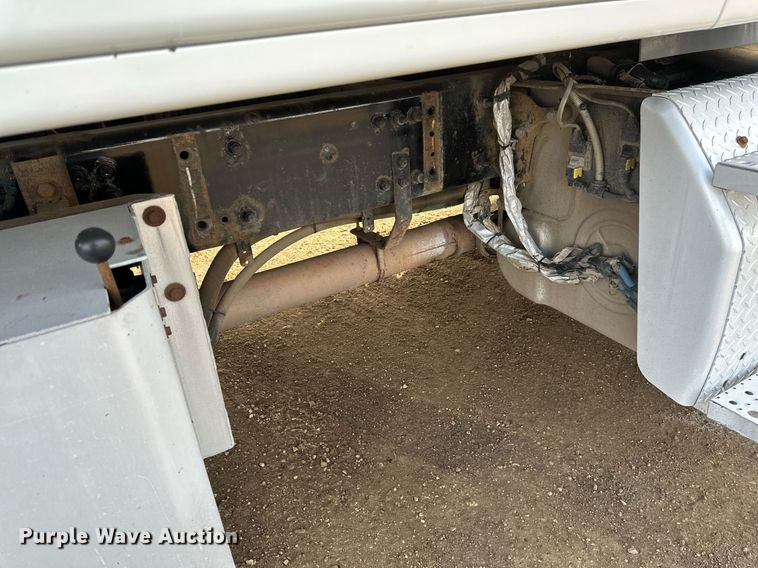 image for item DV0607 2015 Freightliner Cascadia 125 semi truck