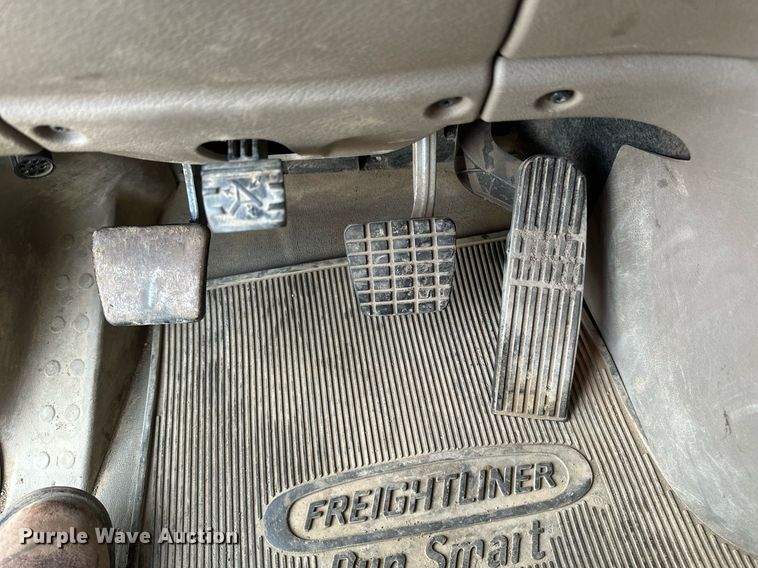 image for item DV0607 2015 Freightliner Cascadia 125 semi truck