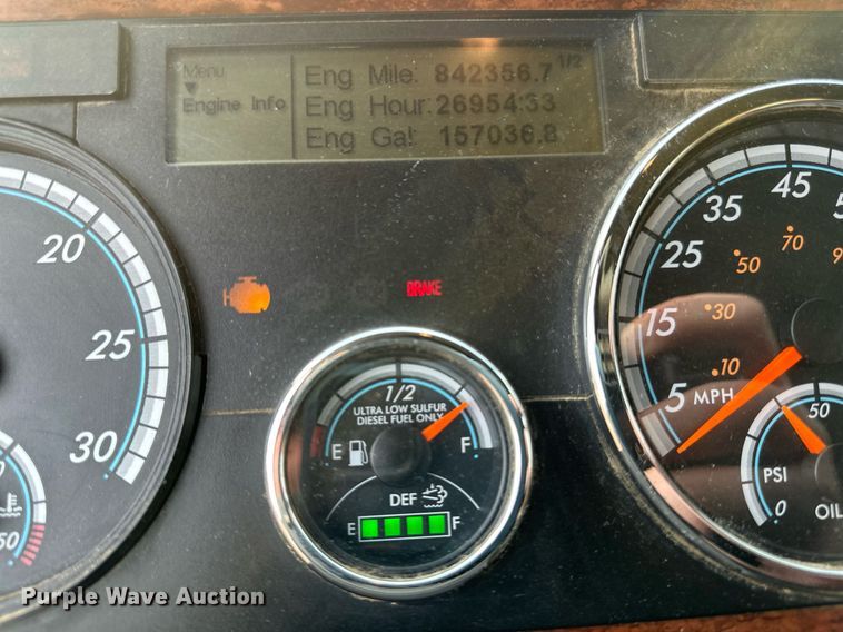 image for item DV0607 2015 Freightliner Cascadia 125 semi truck