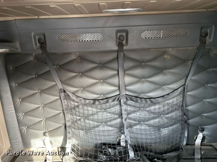 image for item DV0607 2015 Freightliner Cascadia 125 semi truck