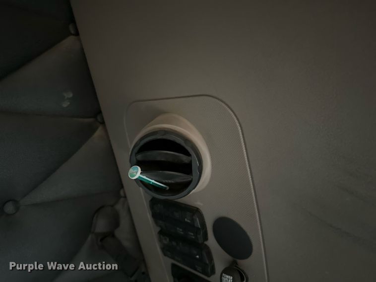 image for item DV0607 2015 Freightliner Cascadia 125 semi truck