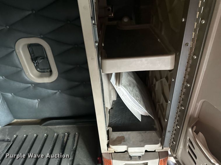 image for item DV0607 2015 Freightliner Cascadia 125 semi truck