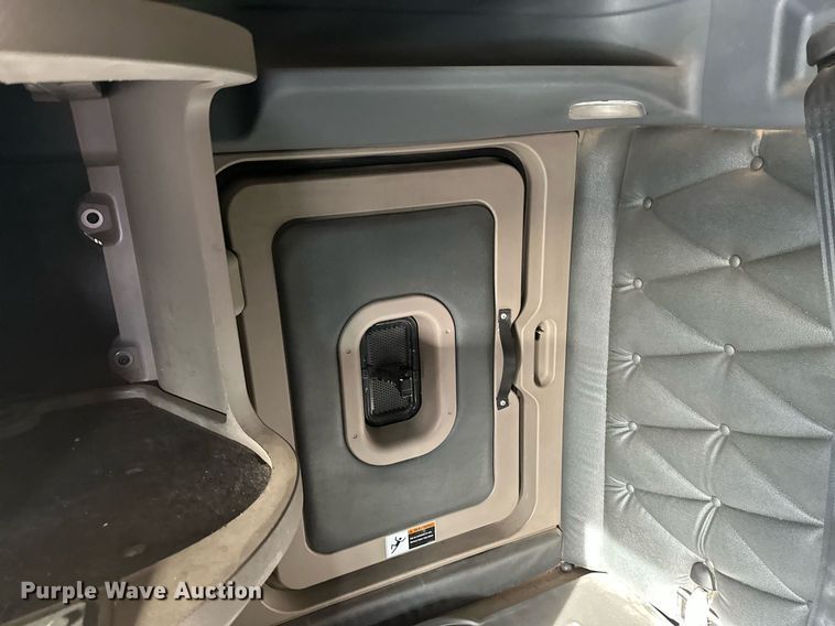 image for item DV0607 2015 Freightliner Cascadia 125 semi truck