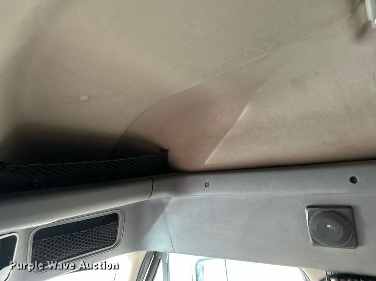 image for item DV0607 2015 Freightliner Cascadia 125 semi truck