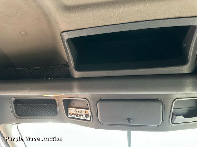 image for item DV0607 2015 Freightliner Cascadia 125 semi truck