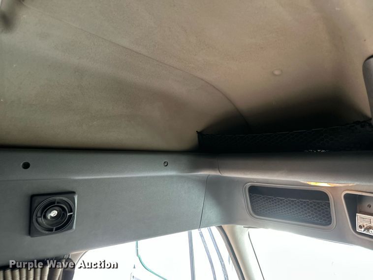 image for item DV0607 2015 Freightliner Cascadia 125 semi truck