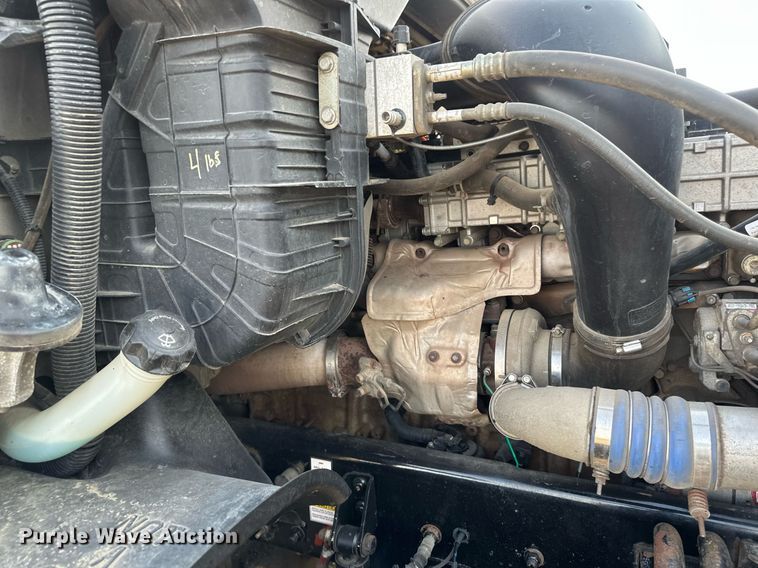 image for item DV0607 2015 Freightliner Cascadia 125 semi truck