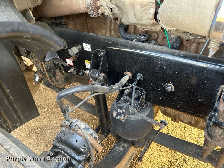 image for item DV0607 2015 Freightliner Cascadia 125 semi truck