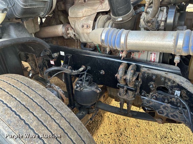 image for item DV0607 2015 Freightliner Cascadia 125 semi truck