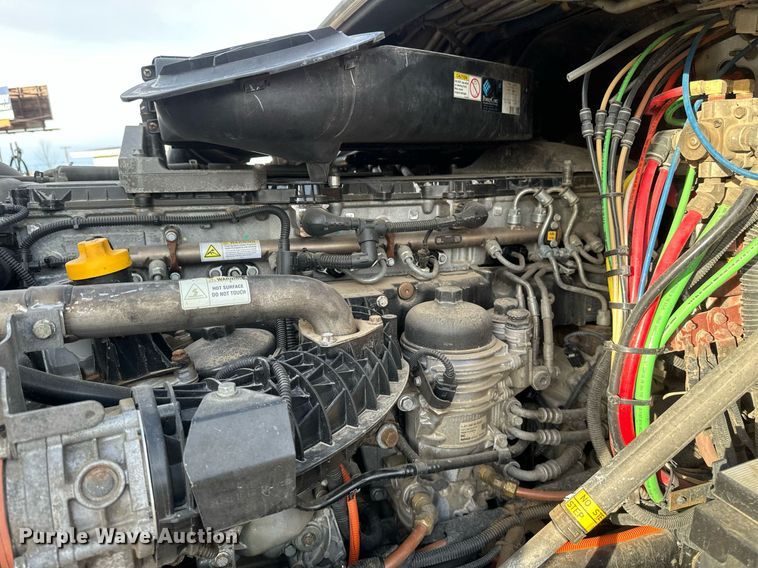 image for item DV0607 2015 Freightliner Cascadia 125 semi truck