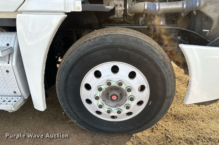 image for item DV0607 2015 Freightliner Cascadia 125 semi truck