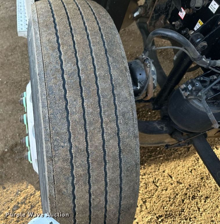 image for item DV0607 2015 Freightliner Cascadia 125 semi truck