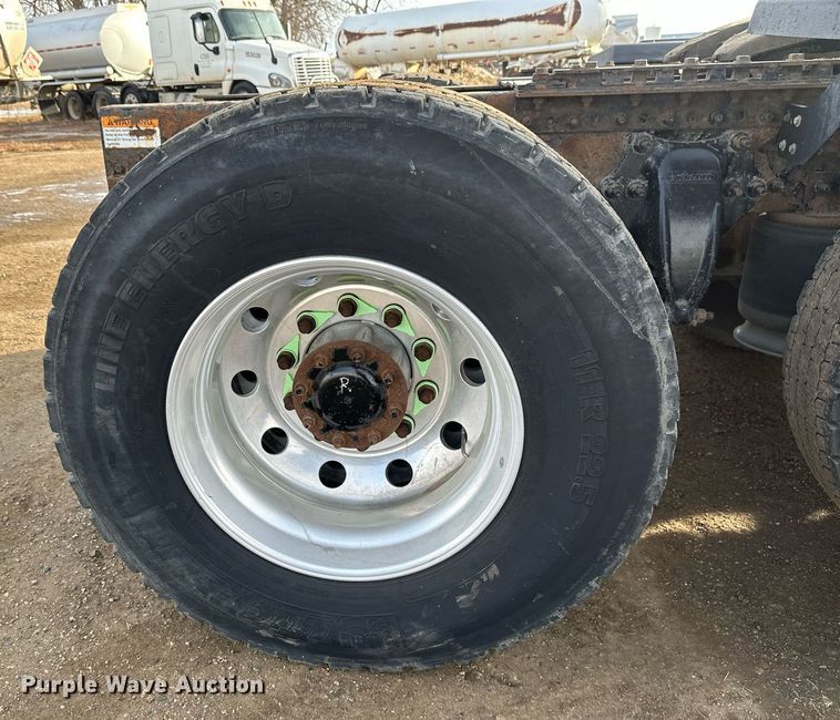 image for item DV0607 2015 Freightliner Cascadia 125 semi truck