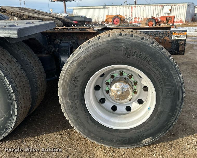 image for item DV0607 2015 Freightliner Cascadia 125 semi truck