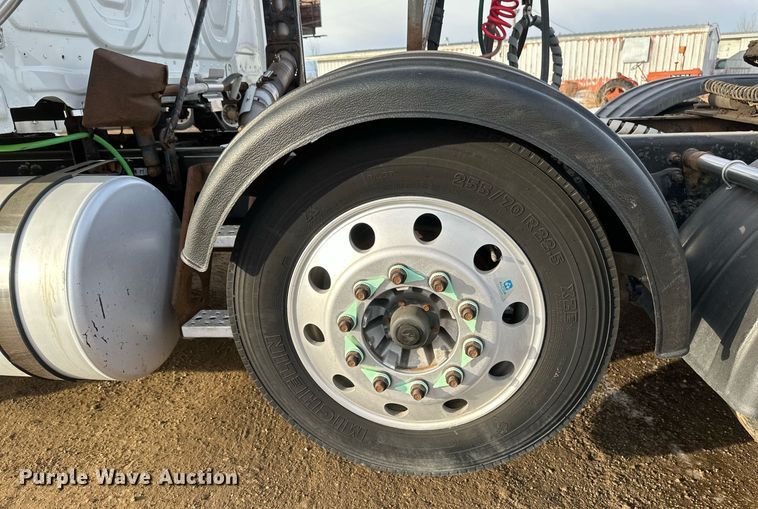 image for item DV0607 2015 Freightliner Cascadia 125 semi truck