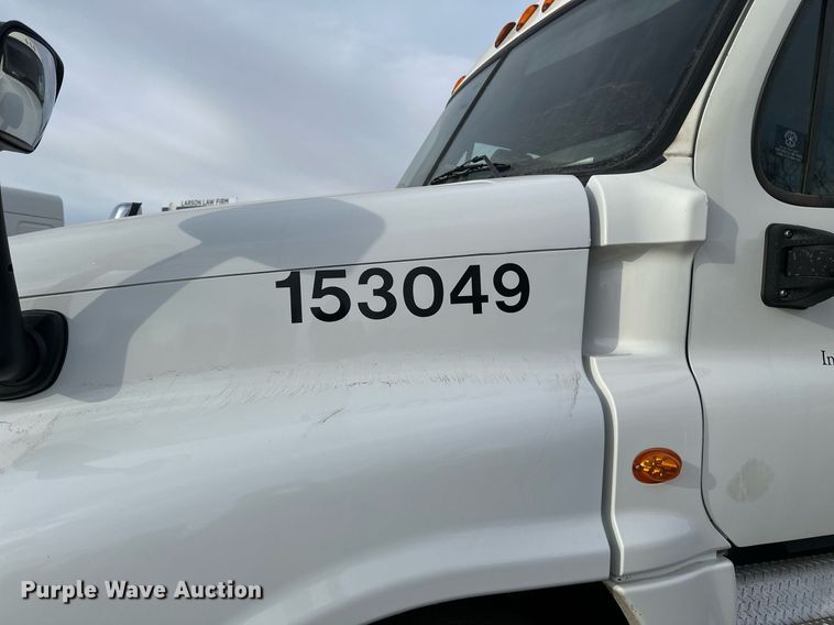 image for item DV0608 2015 Freightliner Cascadia 125 semi truck