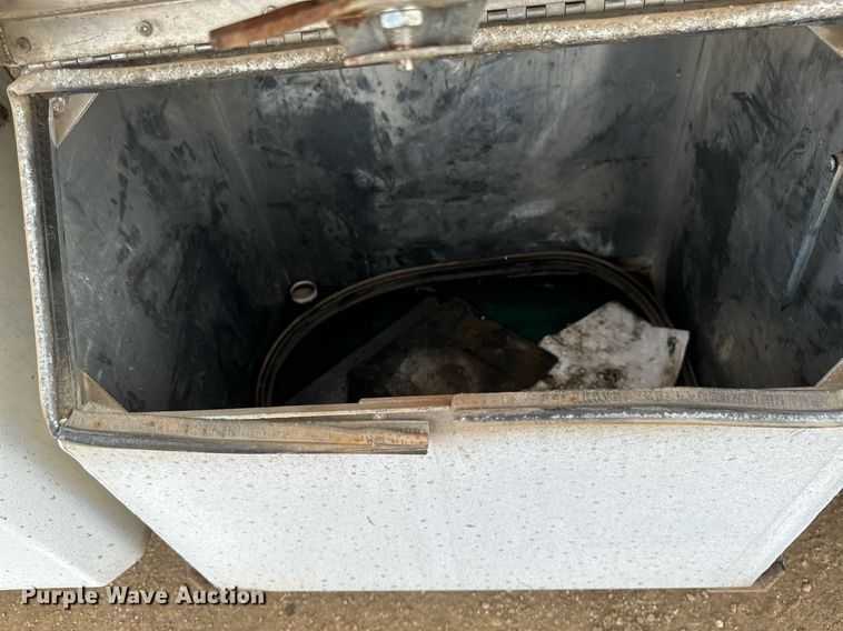 image for item DV0608 2015 Freightliner Cascadia 125 semi truck