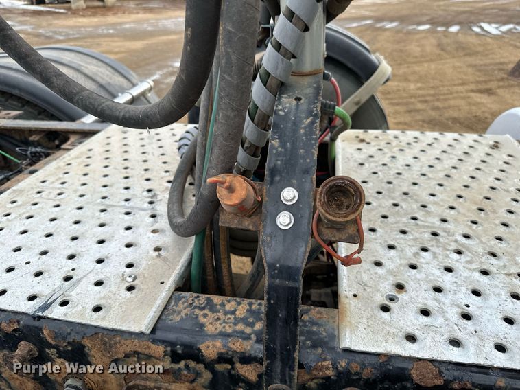 image for item DV0608 2015 Freightliner Cascadia 125 semi truck