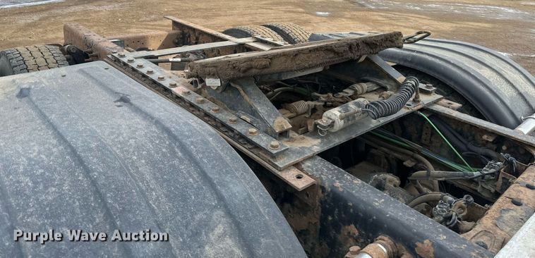 image for item DV0608 2015 Freightliner Cascadia 125 semi truck