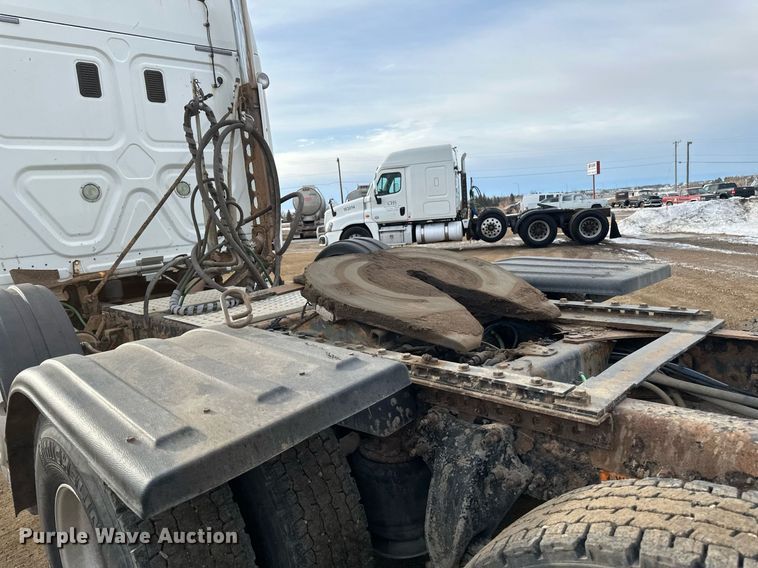 image for item DV0608 2015 Freightliner Cascadia 125 semi truck