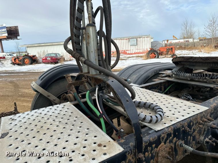 image for item DV0608 2015 Freightliner Cascadia 125 semi truck