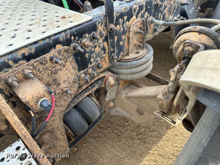 image for item DV0608 2015 Freightliner Cascadia 125 semi truck