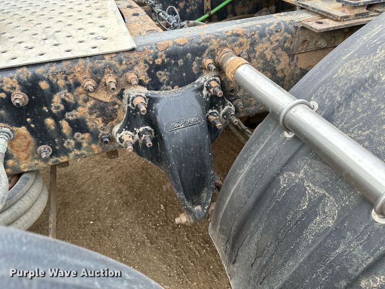 image for item DV0608 2015 Freightliner Cascadia 125 semi truck