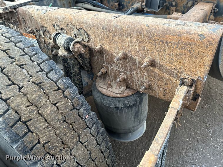 image for item DV0608 2015 Freightliner Cascadia 125 semi truck