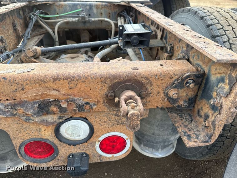 image for item DV0608 2015 Freightliner Cascadia 125 semi truck