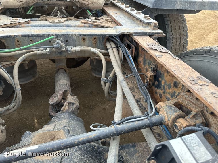 image for item DV0608 2015 Freightliner Cascadia 125 semi truck