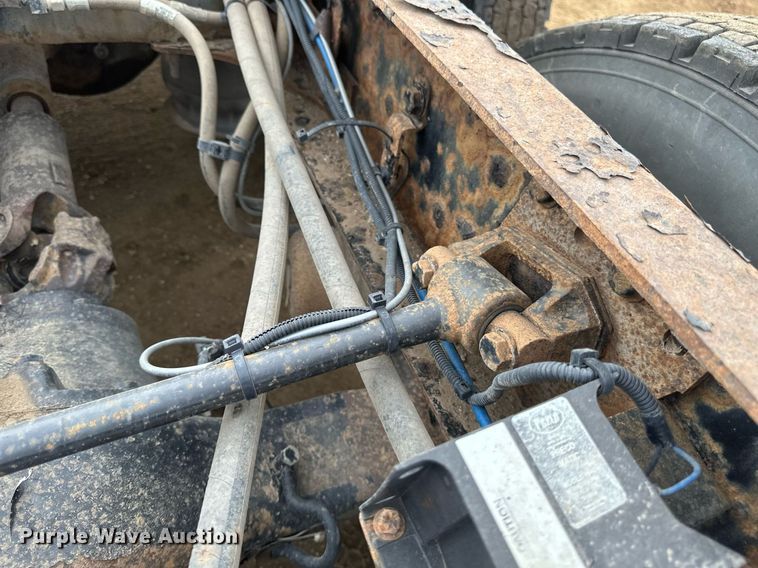 image for item DV0608 2015 Freightliner Cascadia 125 semi truck