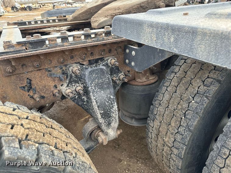 image for item DV0608 2015 Freightliner Cascadia 125 semi truck